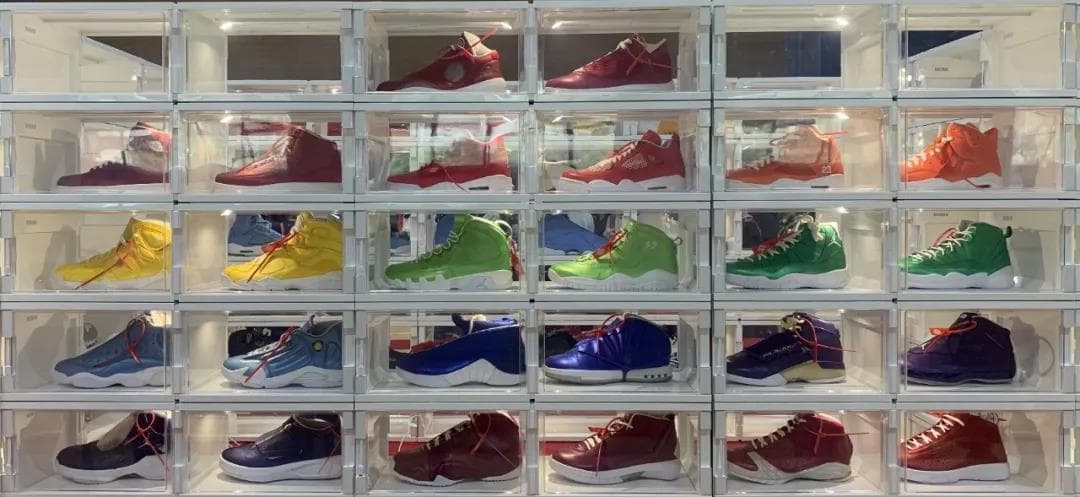 价值150万人民币的AJ Rainbow套装也是在我们SHOEKONG功能鞋盒中展出